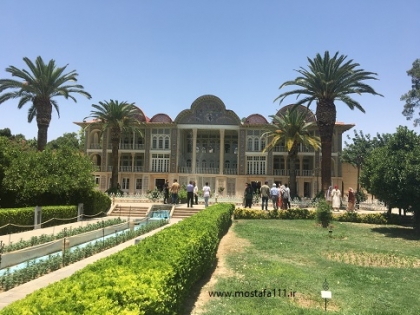 پای بلوط های زاگرس، سفرنامه باغ های شیراز، ارم و عفیف آباد