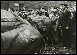 بهمن خونین جاویدان! نبرد مقدس برای کسب حقوق انسانی
