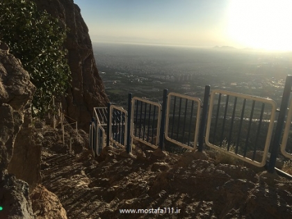 پای بلوط های زاگرس، سفرنامه ؛ مکتب کثرتگرای شیراز، تا مکتب وحدت گرای اصفهان