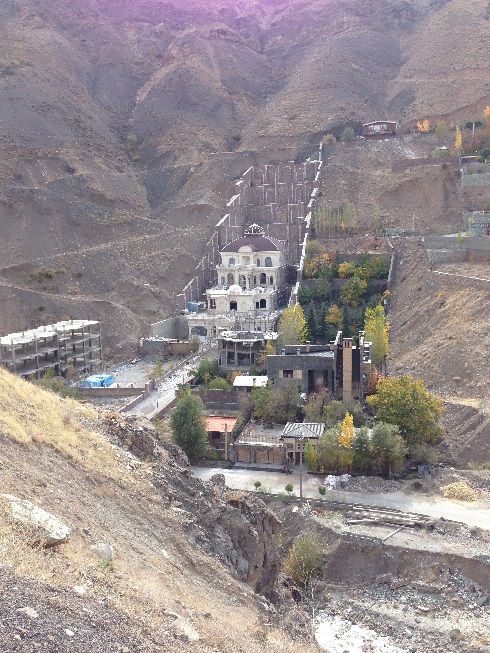 صعود به قله توچال از مسیر دره ایگل - ساخت و سازهای زیبا در دره اوشان قبل از دره ایگل
