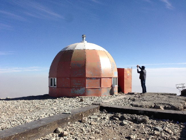 صعود به قله توچال از مسیر دره ایگل - نمایی از گنبد آهنین بر فراز توچال