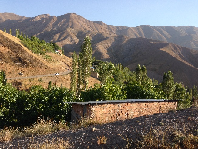  ورودی روستای اورازان از جاده سمت روستای گوران