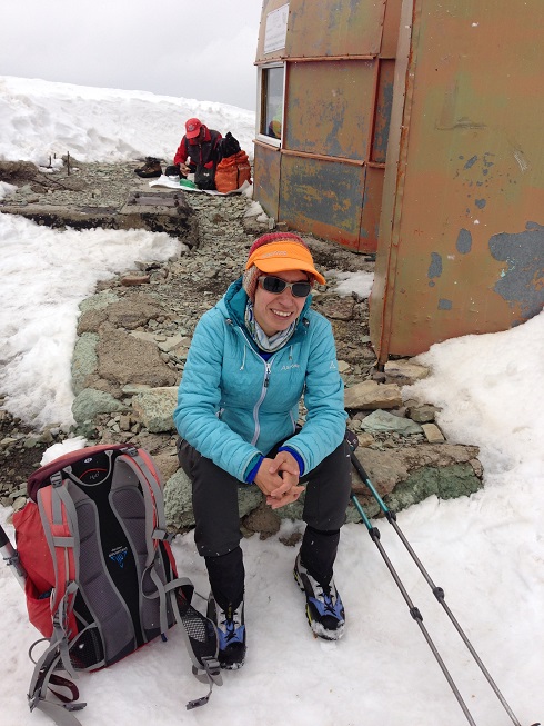 قهرمان کوهنوردی ایران خانم پروانه کاظمی شش اردیبهشت 1397 در قله توچال 